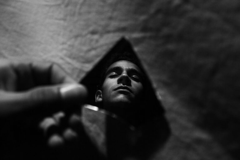 女性の一人旅でのひとりごはんに対する不安を解消する方法は？